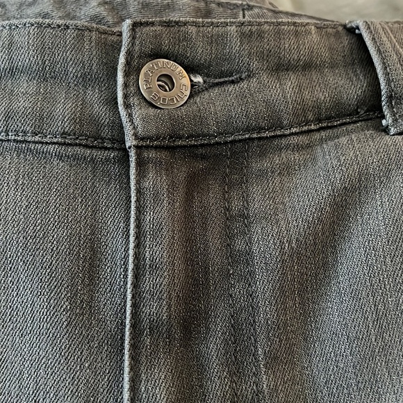 Chico’s‎ Platinum washed gray 5 pocket slim leg jeans Sz 8 short - Picture 7 of 9